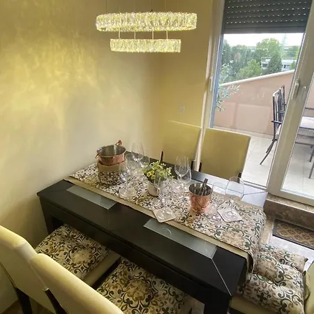 Bratanov Vip Zone Maisonettes 606 & 609 *